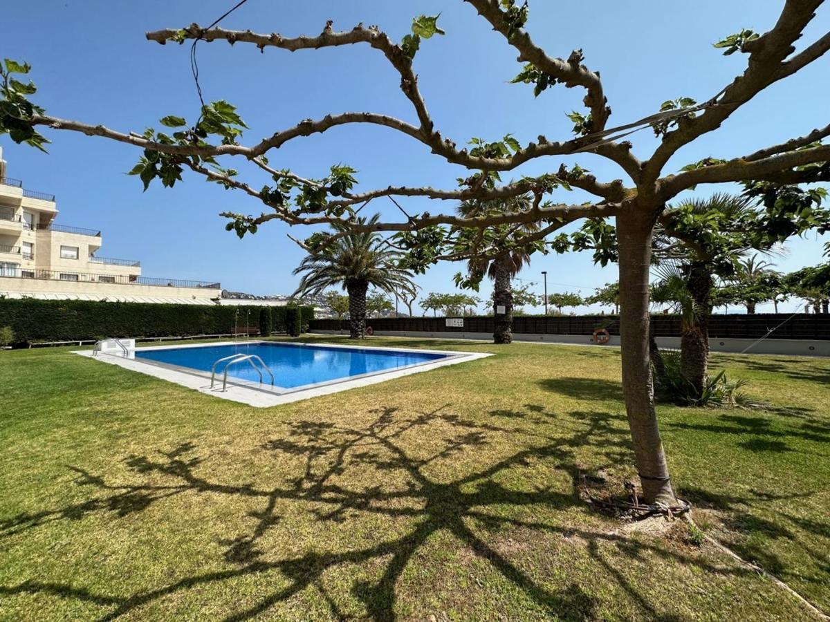 Marina Park Roses Exterior foto